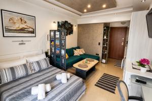White Orchid Modern Studio near Metro & Free Parking