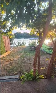 Chill kuća na obali Save sa splav kućicom