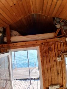 Chill kuća na obali Save sa splav kućicom