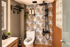 Green Orchid Modern Studio near Metro & Free Parking
