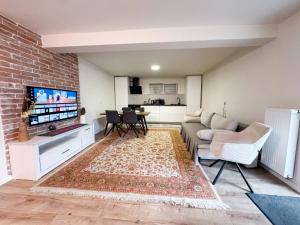The Quiet Courtyard-Parking, 2 Bdr Apart, Garden