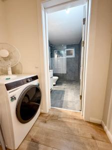 The Quiet Courtyard-Parking, 2 Bdr Apart, Garden