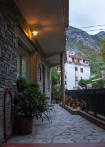 Apartment with courtyard and gazebo