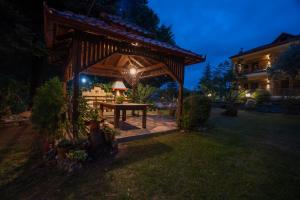 Apartment with courtyard and gazebo