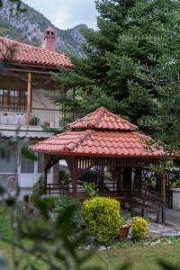 Apartment with courtyard and gazebo