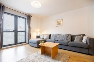 Central apartment In Hull, Sleeps 2, Free parking