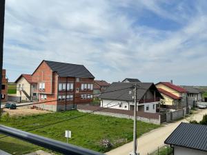 Luxury 2-Bedroom Apartment with Pool at the Airport