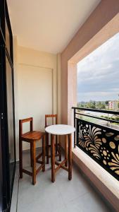 Rorot modern 2 bedroom home away from home