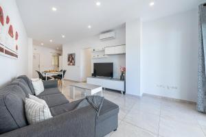 797 HOLIDAY RENTALS- Apartamento dentro de Puerto Marina-Playa a 1 min