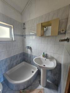 Apartments Kučija Vrnik
