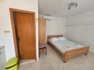 Apartments Kučija Vrnik