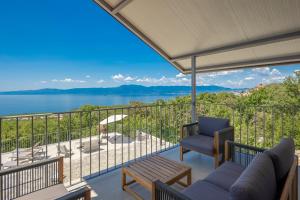 Holiday Home Elora Seaview Private Pool And Garden - Happy Rentals