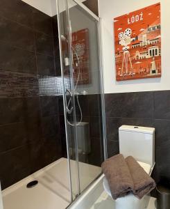 Apartament I LOVE PIOTRKOWSKA z wielkim lustrem, balkonem i klimatyzacją