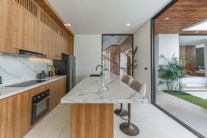 Brand New Villa Crystal Luxury 4BR - Private Pool and Rooftop in Berawa, Canggu