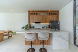 Brand New Villa Crystal Luxury 4BR - Private Pool and Rooftop in Berawa, Canggu