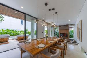 Brand New Villa Crystal Luxury 4BR - Private Pool and Rooftop in Berawa, Canggu