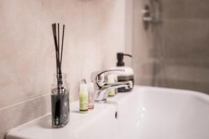 Ponti Cozy Apartment - Private Parking available, Near Navigli, Romolo Metro and Duomo