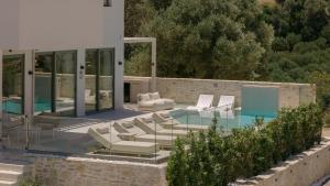 Celestial Villas, Heated Pools, Walk to Shops & Dining, by ThinkVilla