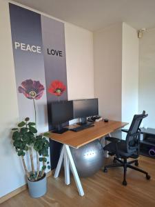 Cozy apartment - 100m beach, AC, workstation, balcony, backyard, self check-in, yoga mat