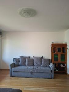 Cozy apartment - 100m beach, AC, workstation, balcony, backyard, self check-in, yoga mat