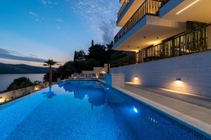 Royal Oak beachfront residence Trogir Seget Vranjica