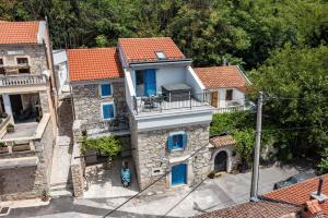 Modern Stone House Maris