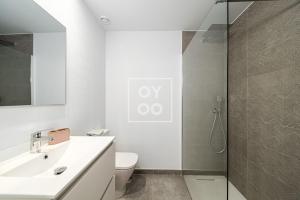 Pilar Poolside Living, luxury swim-up apt, ground-floor - by Oyoostays