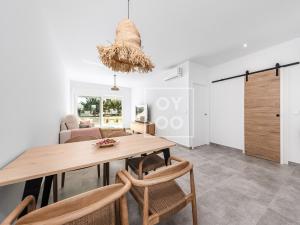 Pilar Poolside Living, luxury swim-up apt, ground-floor - by Oyoostays