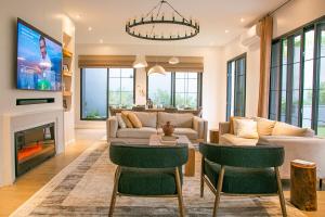 Rabi Residence Modern farm house sleeps 4