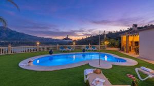 Cortijo Angela Viñuela by Ruralidays