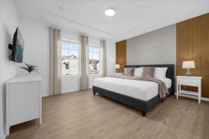 Charming 4BR Townhouse Water Park Private View