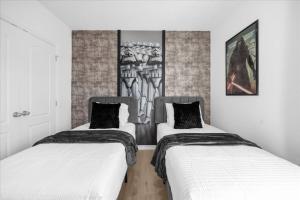 Charming 4BR Townhouse Water Park Private View