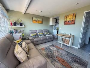 Lovely Chalet With Free Wi-Fi At Green Farm Park, Norfolk Ref 43395G