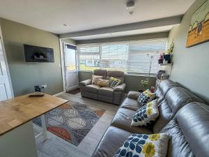 Lovely Chalet With Free Wi-Fi At Green Farm Park, Norfolk Ref 43395G