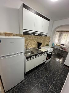 Spacious Apartment with Private Garden - Near Beach