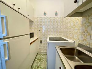 Beachside flat with shared pool