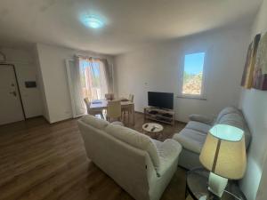 Appartamento in Villa con Piscina - Vicino al Mare