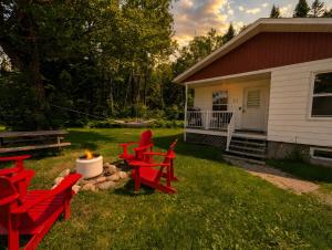 Chalet with Spa in the Forest- Nature Awaits