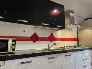 Adriano Metro & Comfort Suites - Affitti Brevi Italia