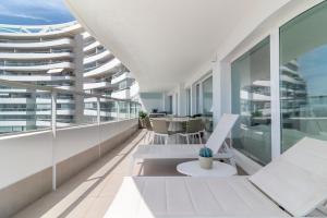 Global Properties, Apartamento con piscina privada y terraza con vistas a la costa