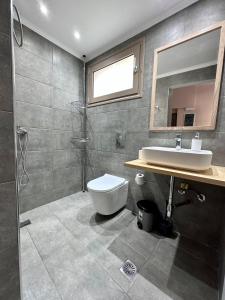 DownTown Small Apartment 2
