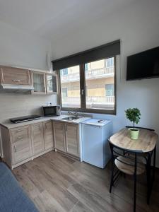 DownTown Small Apartment 2