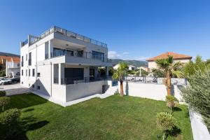 Villa Aurea Kaštela, Luxury Villa with Rooftop Pool
