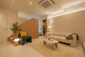 Urban Breeze DDP 2 Apartments for 10 Near Metro