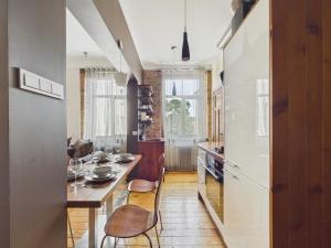 Spacious 1-Bedroom City Centre Apartment