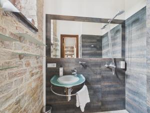 Spacious 1-Bedroom City Centre Apartment