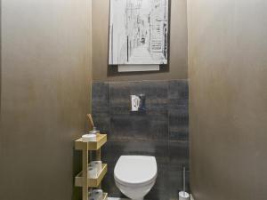 Spacious 1-Bedroom City Centre Apartment