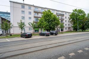 Pomorska 3-Bedroom Apartment by BookingHost