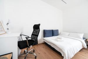 Pomorska 3-Bedroom Apartment by BookingHost