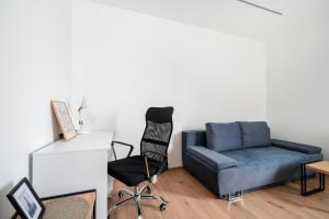 Pomorska 3-Bedroom Apartment by BookingHost